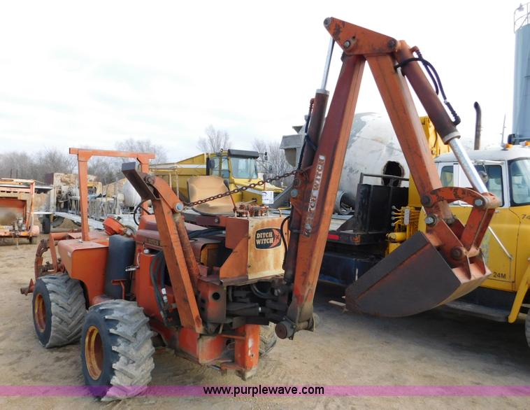 image for item J7404 1977 Ditch Witch R65G-2 trencher