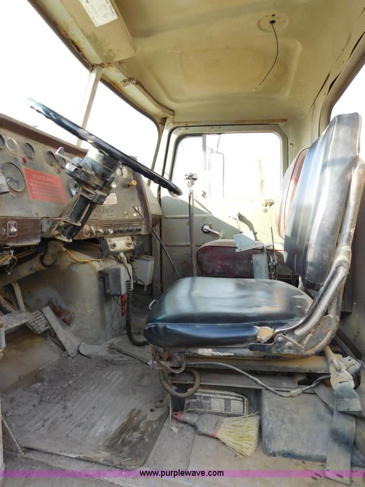 image for item J7406 1975 White Western Star ready mix truck