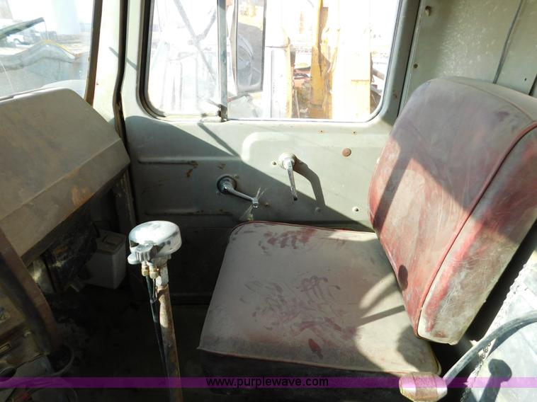 image for item J7406 1975 White Western Star ready mix truck