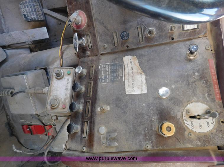 image for item J7406 1975 White Western Star ready mix truck