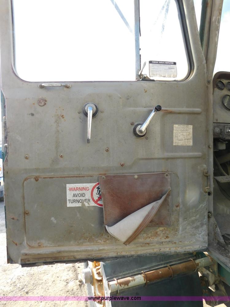 image for item J7407 1975 White Western Star ready mix truck