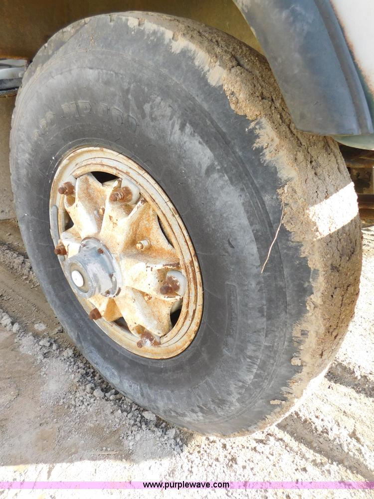 image for item J7407 1975 White Western Star ready mix truck