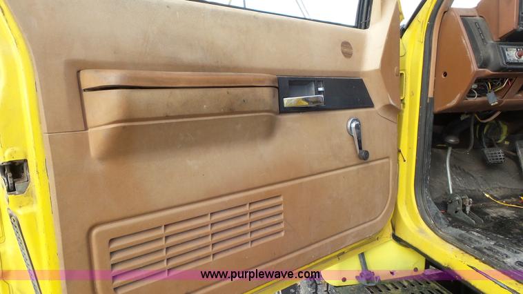 image for item J8372 1991 GMC TopKick bucket truck