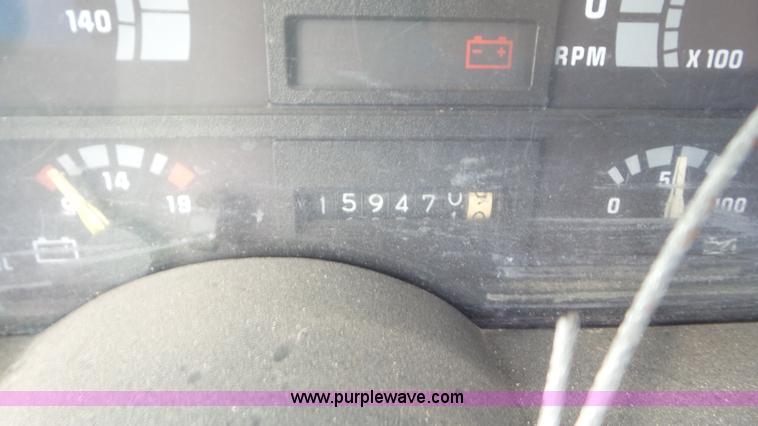 image for item J8372 1991 GMC TopKick bucket truck