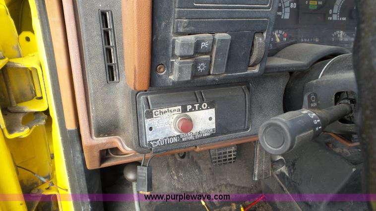 image for item J8372 1991 GMC TopKick bucket truck