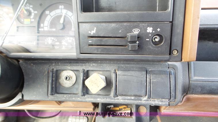 image for item J8372 1991 GMC TopKick bucket truck