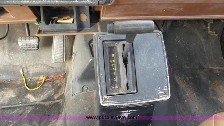 image for item J8372 1991 GMC TopKick bucket truck