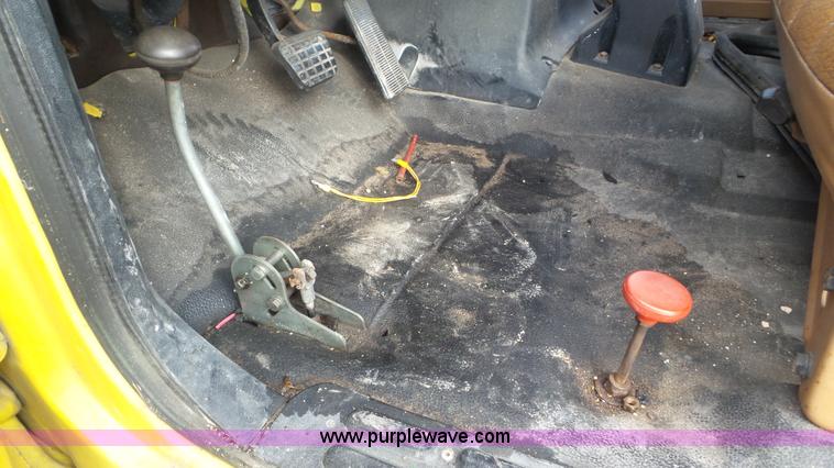 image for item J8372 1991 GMC TopKick bucket truck