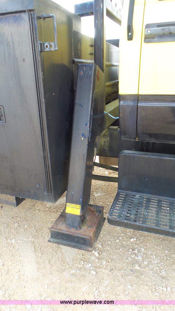 image for item J8372 1991 GMC TopKick bucket truck