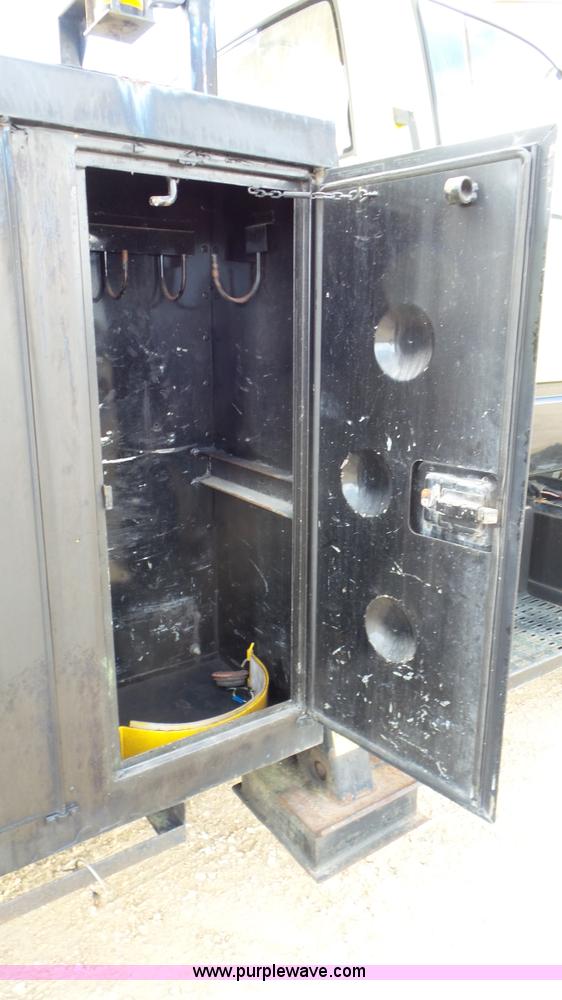 image for item J8372 1991 GMC TopKick bucket truck