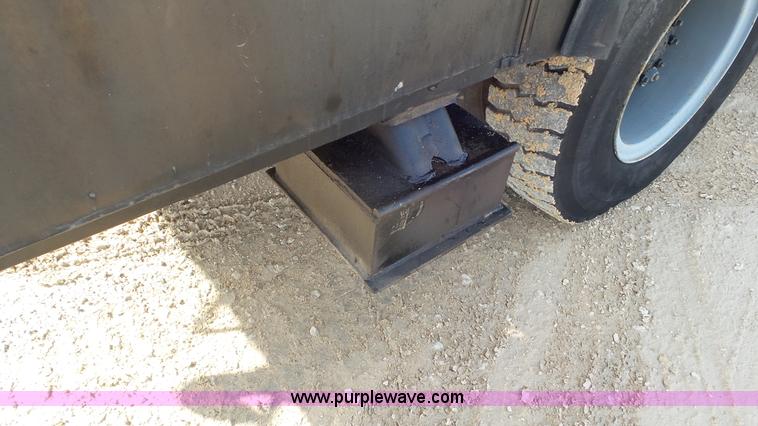 image for item J8372 1991 GMC TopKick bucket truck