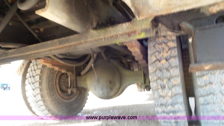 image for item J8372 1991 GMC TopKick bucket truck