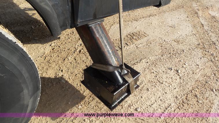 image for item J8372 1991 GMC TopKick bucket truck