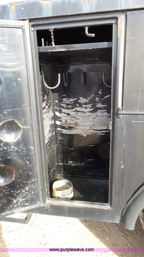 image for item J8372 1991 GMC TopKick bucket truck