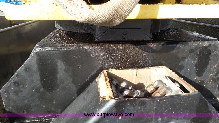 image for item J8372 1991 GMC TopKick bucket truck