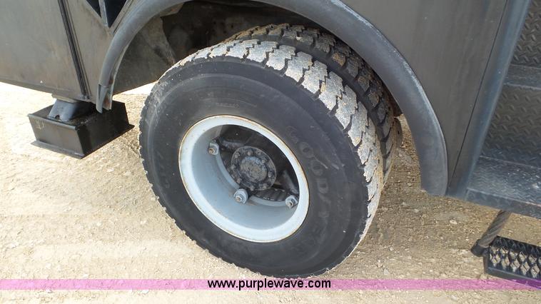 image for item J8372 1991 GMC TopKick bucket truck