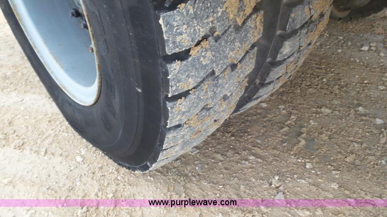 image for item J8372 1991 GMC TopKick bucket truck