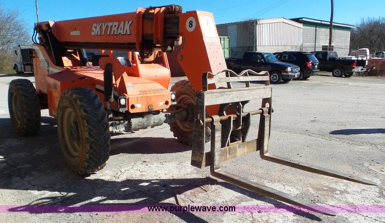 image for item J8379 2006 SkyTrak 8042 telehandler