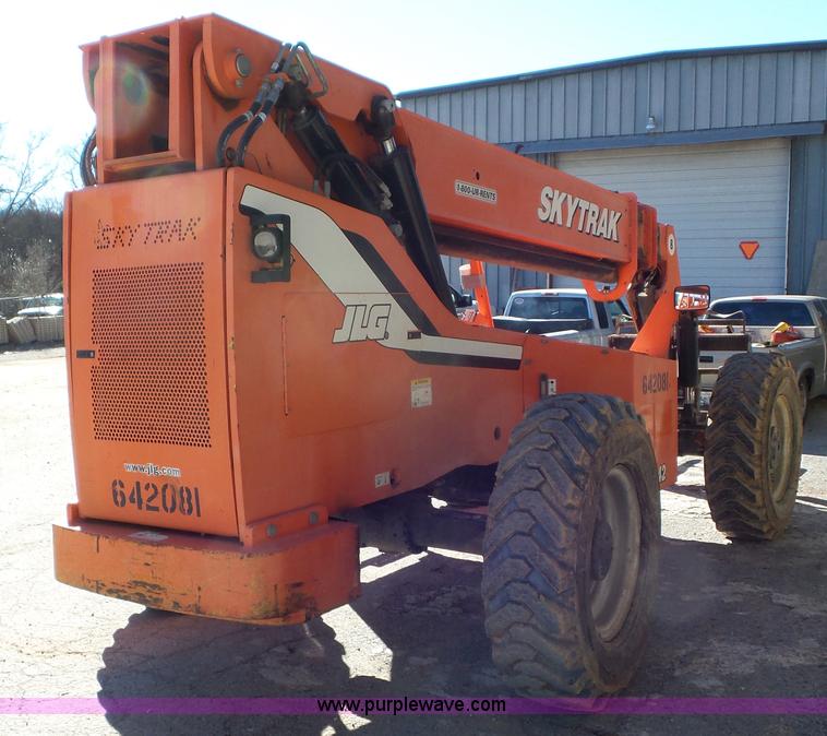 image for item J8379 2006 SkyTrak 8042 telehandler