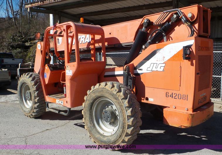 image for item J8379 2006 SkyTrak 8042 telehandler
