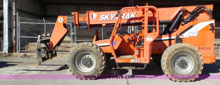 image for item J8379 2006 SkyTrak 8042 telehandler