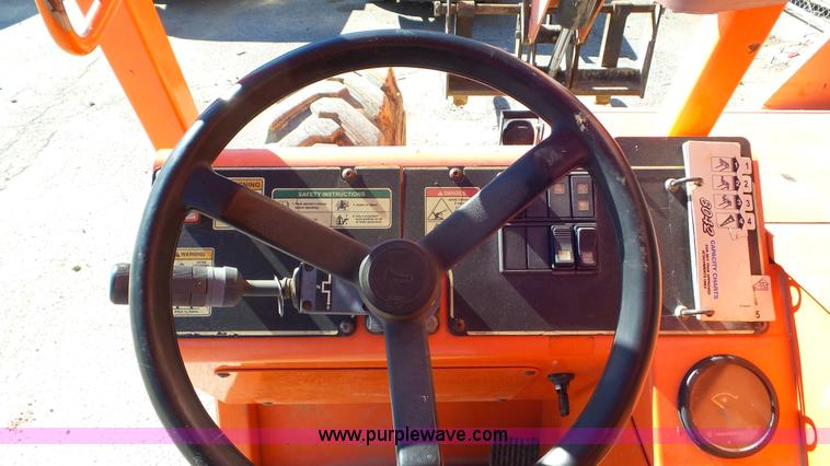 image for item J8379 2006 SkyTrak 8042 telehandler