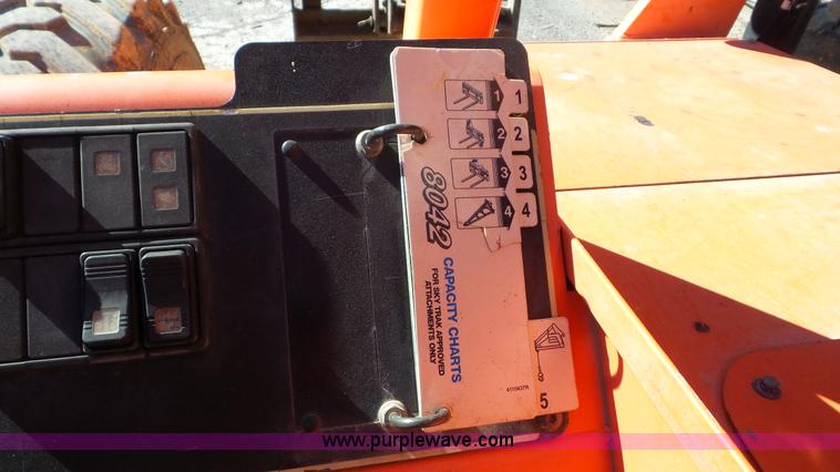 image for item J8379 2006 SkyTrak 8042 telehandler