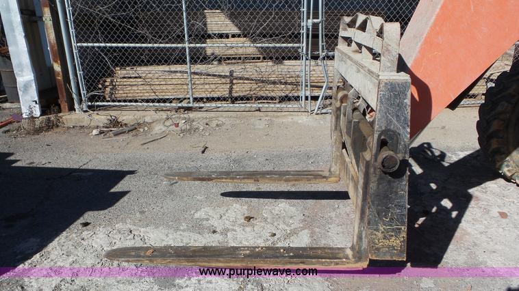 image for item J8379 2006 SkyTrak 8042 telehandler