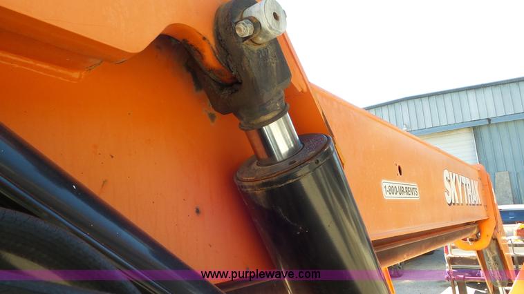 image for item J8379 2006 SkyTrak 8042 telehandler