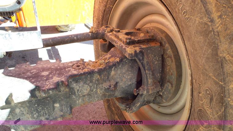 image for item J8379 2006 SkyTrak 8042 telehandler