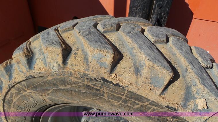 image for item J8379 2006 SkyTrak 8042 telehandler