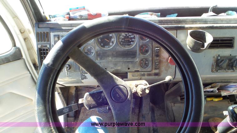 image for item J8381 1998 Freightliner FL112 dump flatbed truck