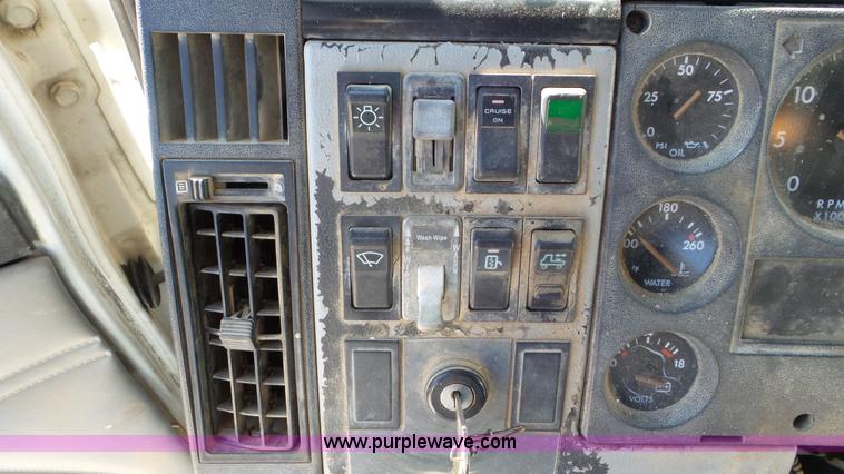 image for item J8381 1998 Freightliner FL112 dump flatbed truck