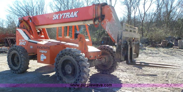 image for item J8383 2004 SkyTrak 8042 telehandler