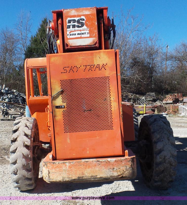 image for item J8383 2004 SkyTrak 8042 telehandler