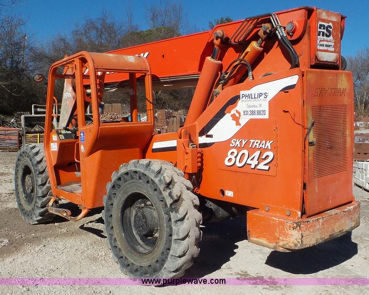 image for item J8383 2004 SkyTrak 8042 telehandler
