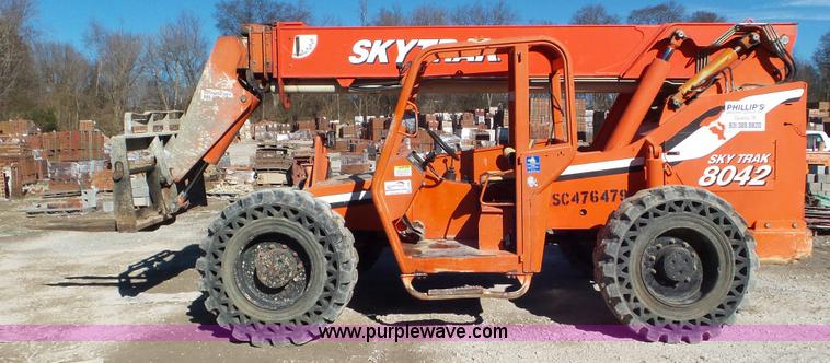 image for item J8383 2004 SkyTrak 8042 telehandler