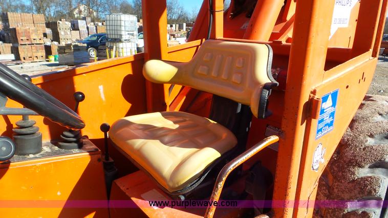 image for item J8383 2004 SkyTrak 8042 telehandler