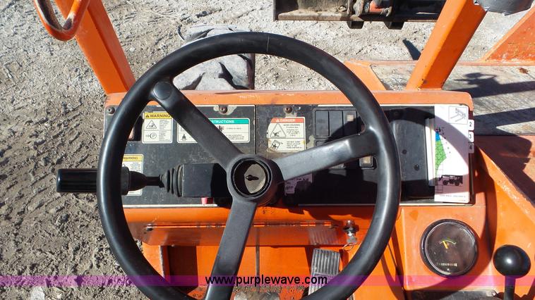 image for item J8383 2004 SkyTrak 8042 telehandler