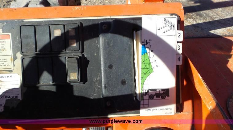 image for item J8383 2004 SkyTrak 8042 telehandler