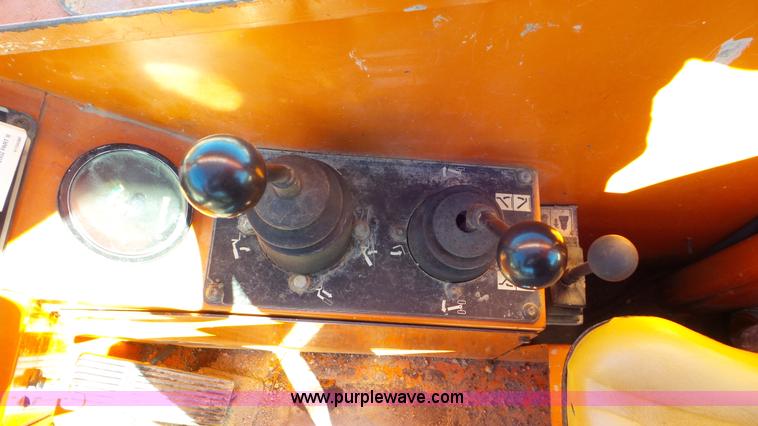 image for item J8383 2004 SkyTrak 8042 telehandler