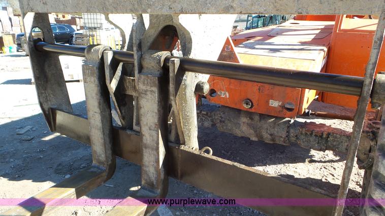 image for item J8383 2004 SkyTrak 8042 telehandler