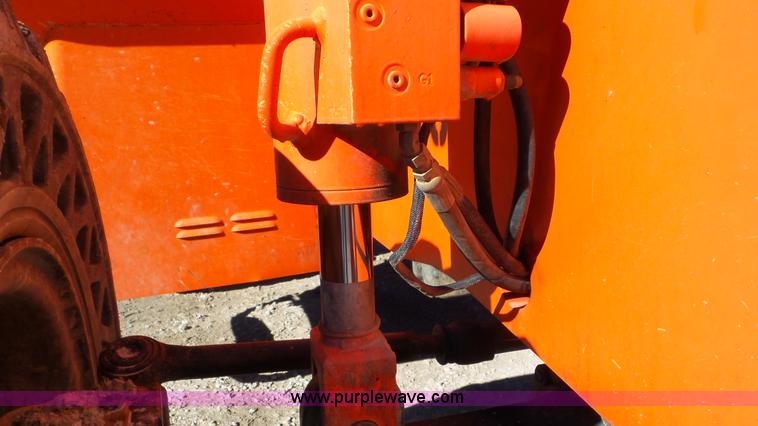 image for item J8383 2004 SkyTrak 8042 telehandler