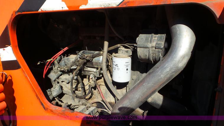 image for item J8383 2004 SkyTrak 8042 telehandler