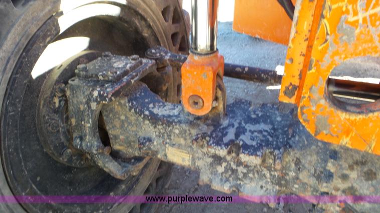 image for item J8383 2004 SkyTrak 8042 telehandler