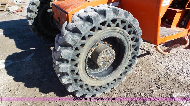 image for item J8383 2004 SkyTrak 8042 telehandler