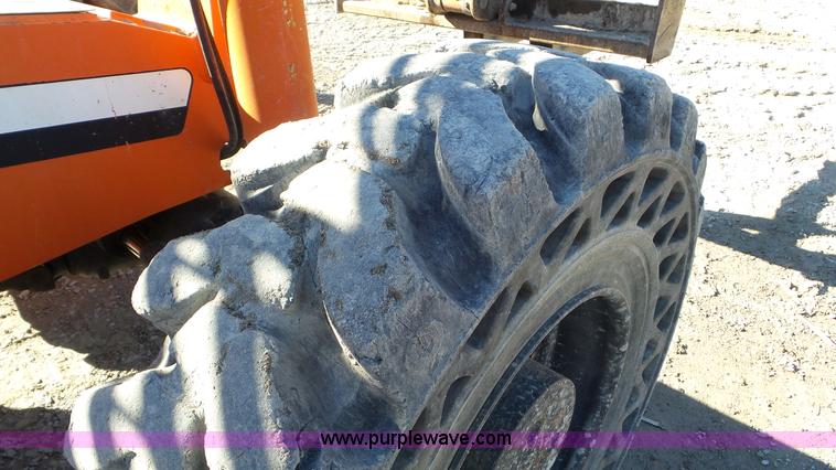 image for item J8383 2004 SkyTrak 8042 telehandler