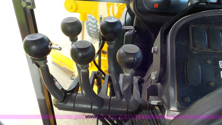 image for item J8389 2007 Volvo G940 motor grader