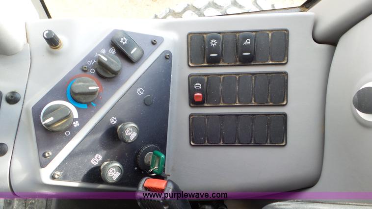 image for item J8389 2007 Volvo G940 motor grader