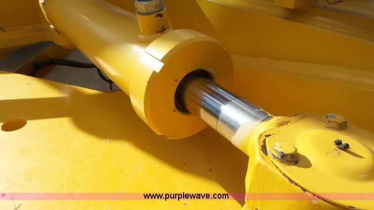 image for item J8389 2007 Volvo G940 motor grader